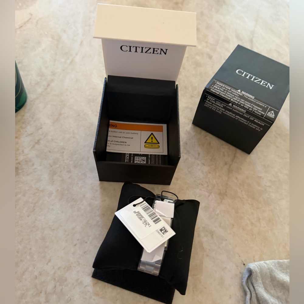 Citizen Mens Watch New in Box Blue dial - Picture 2 of 7